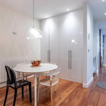 Piso De Diseno Junto Al Casco Viejo *